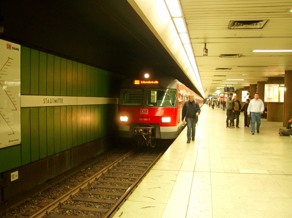 Ein ET420 auf der Linie S6 in Stuttgart Stadtmitte auf dem Weg zur Schwabstrae. 08.04.2010