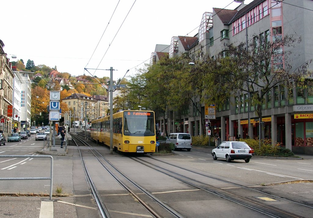 Im DT8 3334 lernt ein Fahrschler das Stadtbahnfahren am Olgaeck. 27.10.2009